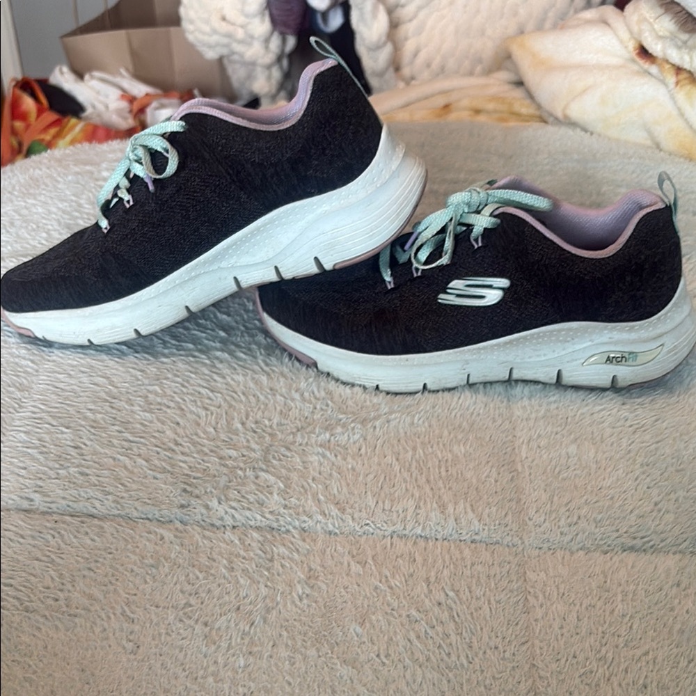 Skechers Black and White Sneakers with Flexible Design